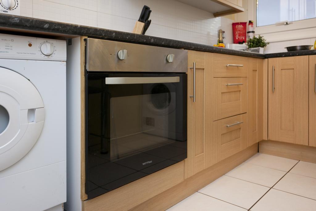 Victoria Centre Apartments In The Victoria Centre Shopping Centre - Nottingham City Centre - 24 Hour Access - Most Central Location, Kitchen - Sunday Check-Out 1Pm - Opposite Hilton By Restaurants & Shops - Outdoor Parking Cars Or Vans Five Pounds A Eksteriør billede